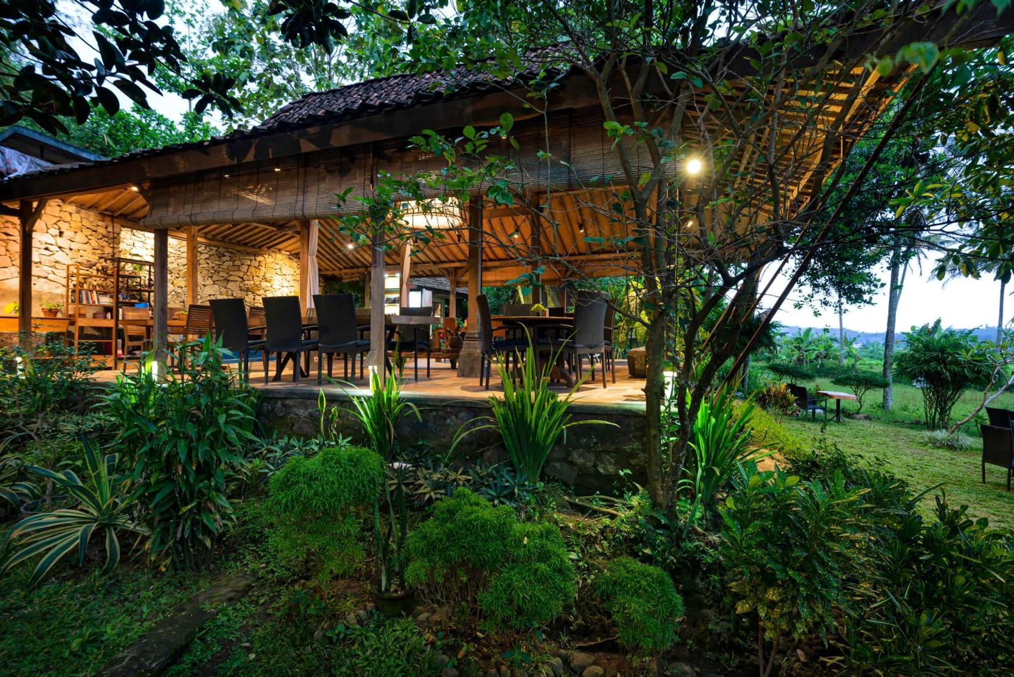 Villa Blue Steps Yogyakarta Esterno foto