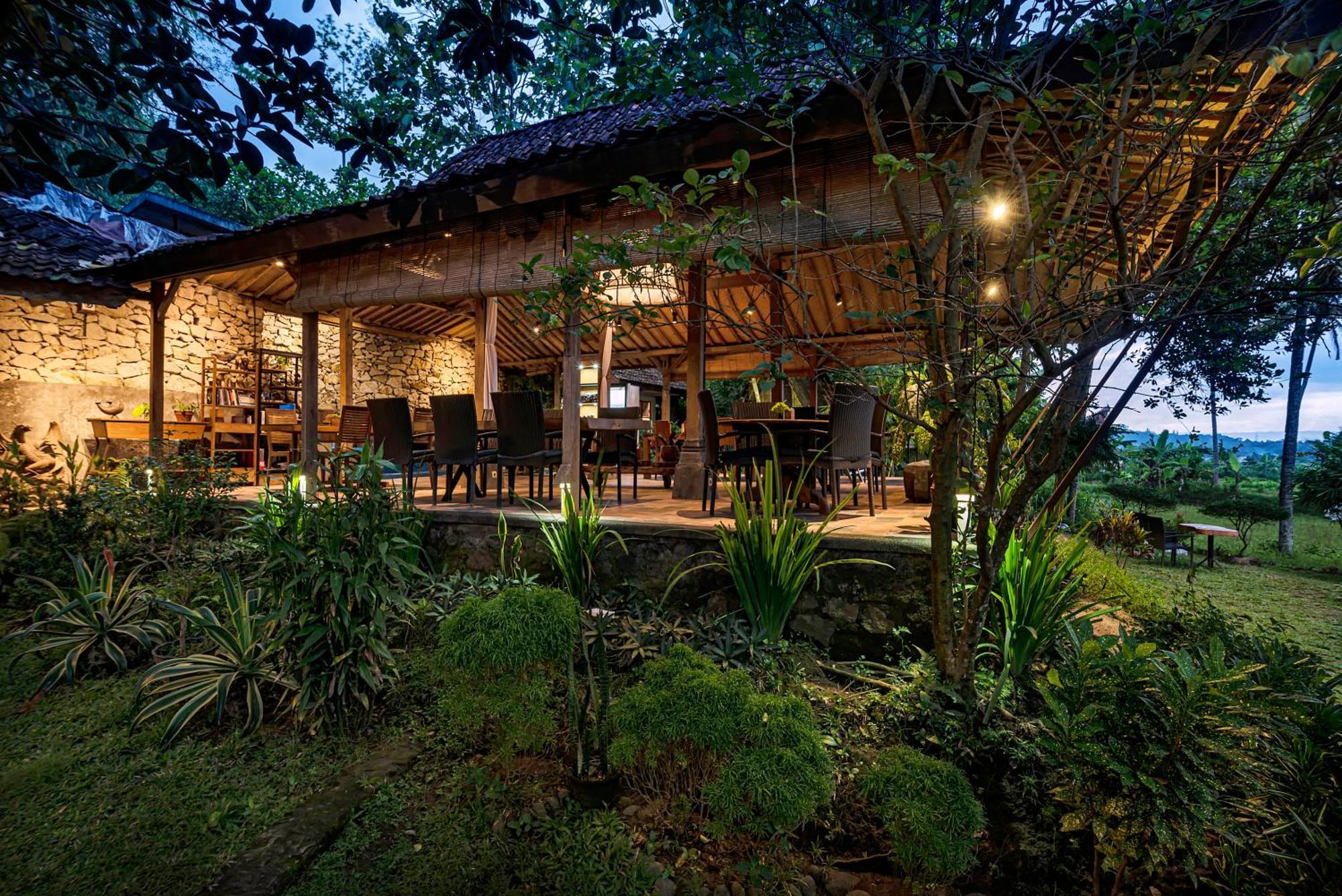 Villa Blue Steps Yogyakarta Esterno foto