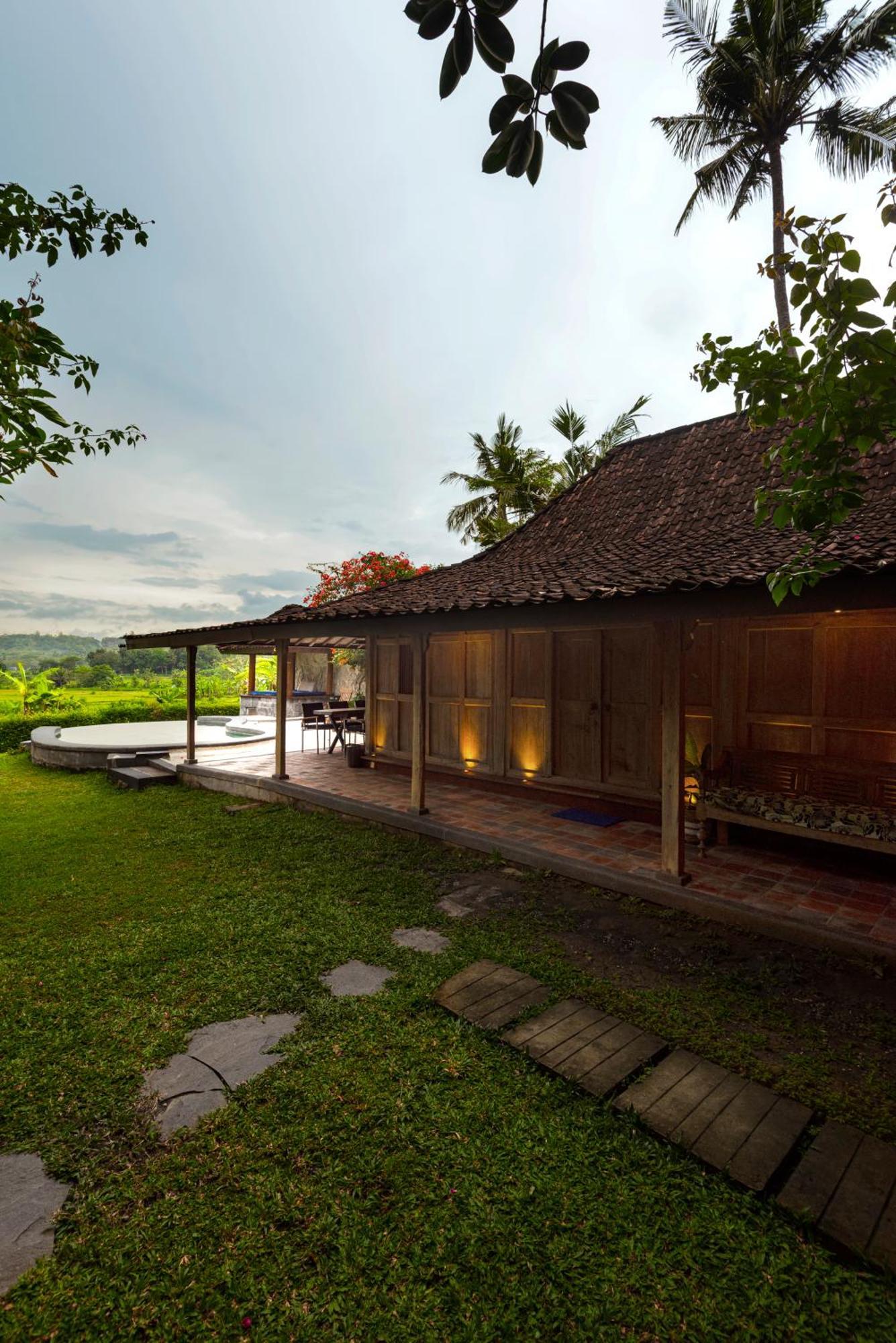 Villa Blue Steps Yogyakarta Esterno foto